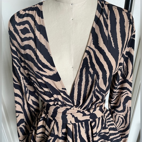 John Jack Plunge front skater dress in zebra NWT size 10 US - Picture 4 of 9